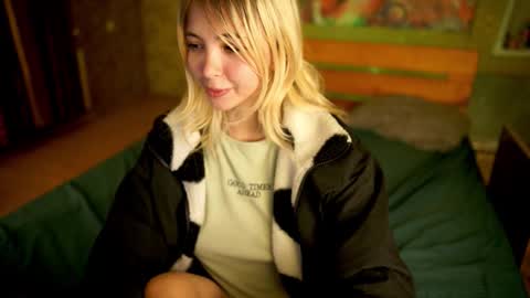 Snapshot of allison_cuty chatting on October 2025 07:00:01 PM Allison online show from October 2025 07:00:01 PM