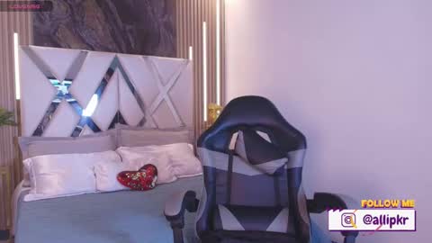 allison_parker1_ online show from November 2025 12:02:02 PM