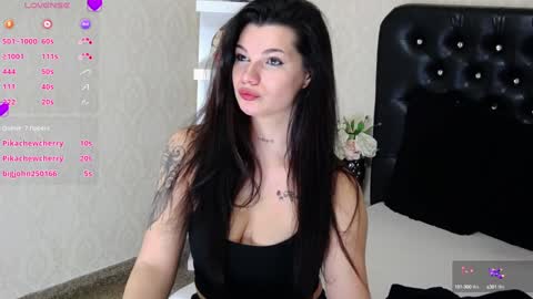 Snapshot of allisonn223 chatting on February 2025 11:37:02 PM Deea online show from February 2025 11:37:02 PM