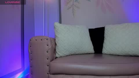 Snapshot of allisonsweet4u_ chatting on April 2026 03:07:02 AM Allison online show from April 2026 03:07:02 AM