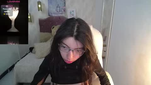 Snapshot of alllyson_ chatting on November 2025 07:24:01 PM alison online show from November 2025 07:24:01 PM