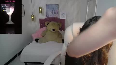 Snapshot of alllyson_ chatting on November 2025 08:08:02 PM alison online show from November 2025 08:08:02 PM