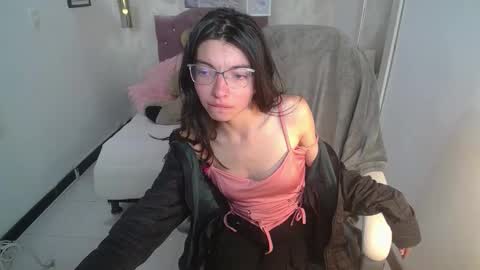 Snapshot of alllyson_ chatting on November 2025 08:21:02 PM alison online show from November 2025 08:21:02 PM