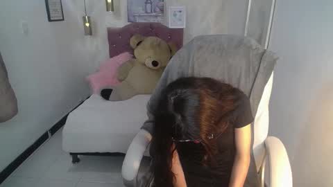 Snapshot of alllyson_ chatting on November 2025 08:22:02 PM alison online show from November 2025 08:22:02 PM
