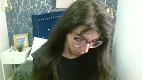 Snapshot of alllyson_ chatting on May 2026 07:51:01 PM alison online show from May 2026 07:51:01 PM