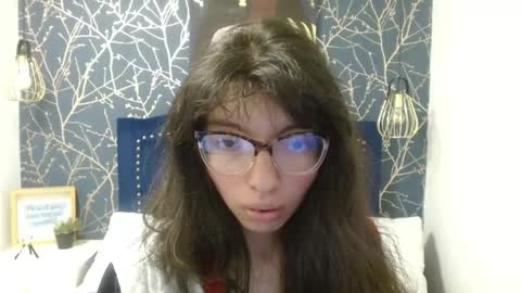Snapshot of alllyson_ chatting on May 2026 07:55:02 PM alison online show from May 2026 07:55:02 PM