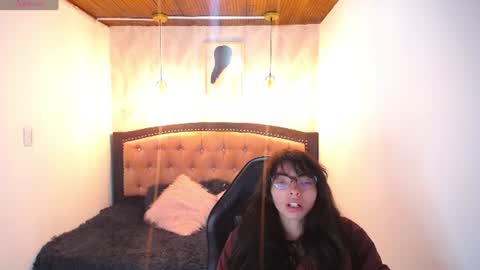 Snapshot of alllyson_ chatting on June 2026 07:48:01 PM alison online show from June 2026 07:48:01 PM