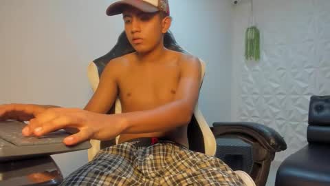 alluringangel01 online show from January 2026 01:33:01 AM