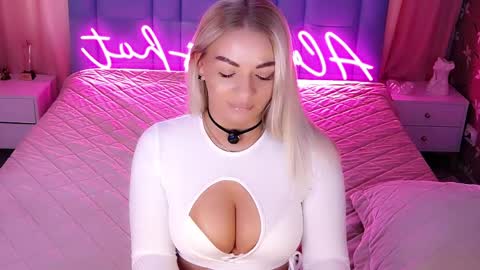 AlwaysHot online show from April 2026 02:01:01 AM