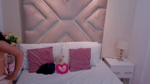 ally_and_noah_ online show from April 2026 11:33:02 AM