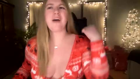 Snapshot of allyanalangel chatting on December 2024 05:50:01 AM allyanalangel online show from December 2024 05:50:01 AM