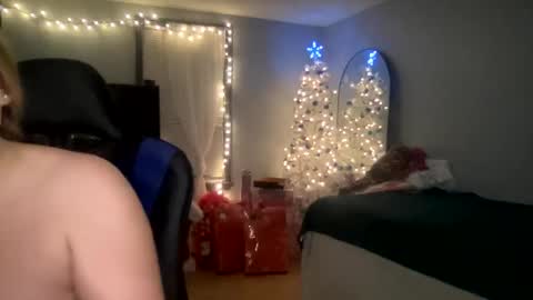 Snapshot of allyanalangel chatting on December 2024 11:14:02 PM allyanalangel online show from December 2024 11:14:02 PM