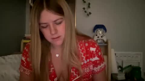 Snapshot of allyanalangel chatting on December 2024 01:49:02 PM allyanalangel online show from December 2024 01:49:02 PM