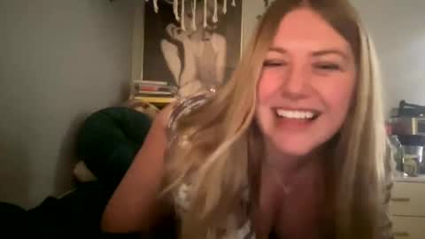 Snapshot of allyanalangel chatting on January 2025 04:55:01 AM allyanalangel online show from January 2025 04:55:01 AM