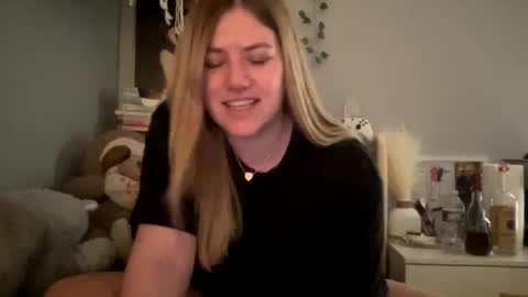 Snapshot of allyanalangel chatting on January 2025 07:07:01 AM allyanalangel online show from January 2025 07:07:01 AM