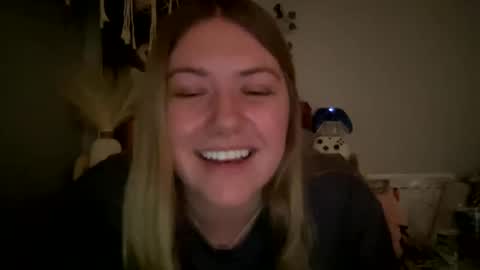 Snapshot of allyanalangel chatting on February 2025 05:37:01 AM allyanalangel online show from February 2025 05:37:01 AM