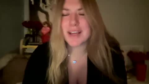 Snapshot of allyanalangel chatting on February 2025 02:05:02 AM allyanalangel online show from February 2025 02:05:02 AM