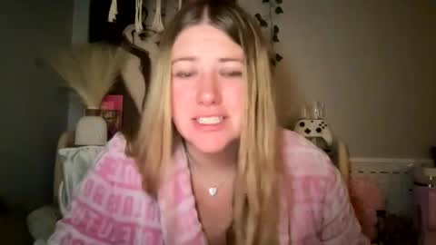 Snapshot of allyanalangel chatting on March 2025 12:10:02 AM allyanalangel online show from March 2025 12:10:02 AM