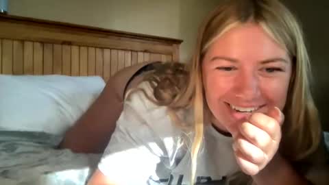 Snapshot of allyanalangel chatting on September 2025 01:05:01 PM allyanalangel online show from September 2025 01:05:01 PM