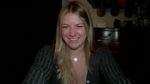 Snapshot of allyanalangel chatting on October 2025 10:12:02 PM allyanalangel online show from October 2025 10:12:02 PM