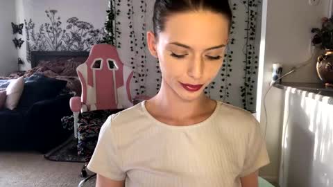 Ally Girl In Her Ally World online show from February 2025 01:00:02 AM