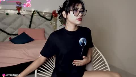 Snapshot of allyson_4 chatting on December 2024 07:31:02 PM Allyson 3 online show from December 2024 07:31:02 PM