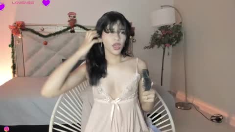 Snapshot of allyson_4 chatting on January 2025 11:06:01 PM Allyson 3 online show from January 2025 11:06:01 PM
