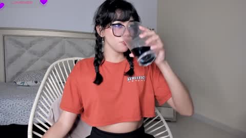 Snapshot of allyson_4 chatting on January 2025 10:34:02 PM Allyson 3 online show from January 2025 10:34:02 PM