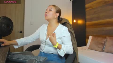 ALMA FENIX  online show from September 2025 12:29:02 PM