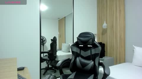 ALMA FENIX  online show from December 2025 12:32:01 PM