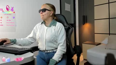 ALMA FENIX  online show from February 2026 12:21:01 PM