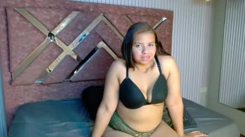 Snapshot of almaa_miller chatting on April 2026 07:54:01 PM Alma online show from April 2026 07:54:01 PM