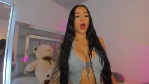 Snapshot of almabelle_ chatting on April 2026 05:00:02 AM ALMA BELLE online show from April 2026 05:00:02 AM