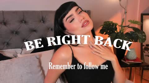 Mia online show from April 2026 12:38:01 PM