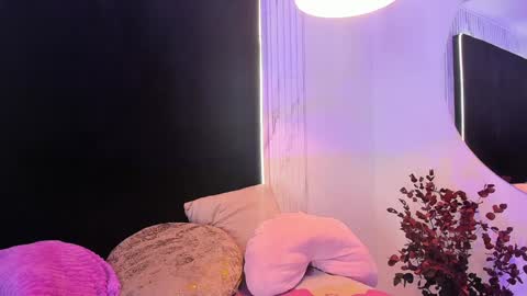 ALMENDRAEVANS online show from February 2025 03:19:01 PM