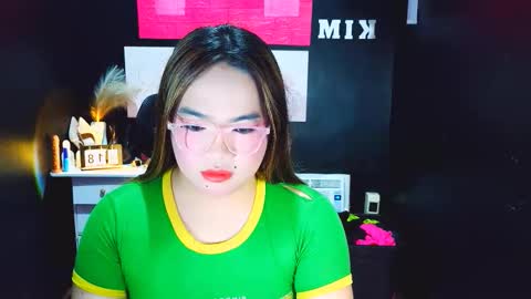 Almira online show from December 2025 03:34:01 AM