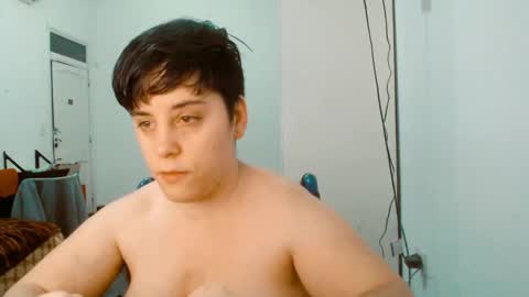 Snapshot of almondonwheels chatting on November 2025 12:32:01 AM Almond online show from November 2025 12:32:01 AM