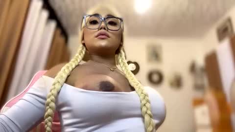 Snapshot of alodiacums chatting on November 2025 12:35:01 AM alodia x princess online show from November 2025 12:35:01 AM