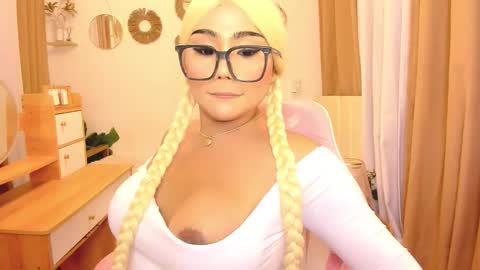 Snapshot of alodiacums chatting on November 2025 10:56:01 PM alodia x princess online show from November 2025 10:56:01 PM