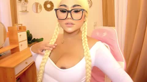 Snapshot of alodiacums chatting on November 2025 12:14:02 AM alodia x princess online show from November 2025 12:14:02 AM