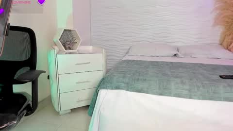 Snapshot of alondrasoomer chatting on April 2026 04:18:01 AM ALONDRA CUTE online show from April 2026 04:18:01 AM