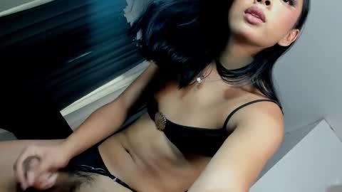 Snapshot of aloraminxx chatting on October 2025 04:05:01 AM Shane online show from October 2025 04:05:01 AM