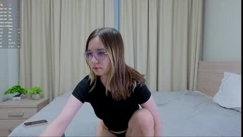 Alorenna online show from March 2026 06:00:01 PM