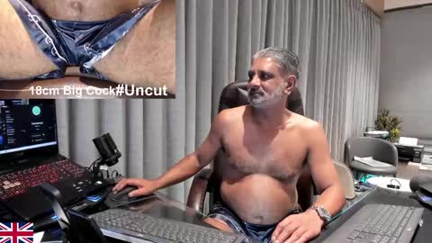 Snapshot of alpha_uk_boss chatting on April 2026 05:35:02 AM alpha_uk_boss online show from April 2026 05:35:02 AM