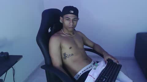 alphas_latins online show from March 2026 01:23:01 AM