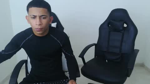 alphas_latins online show from March 2026 08:26:01 PM