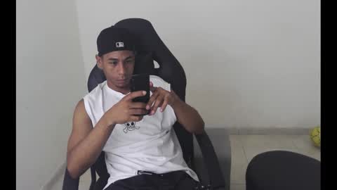 alphas_latins online show from April 2026 04:46:01 AM