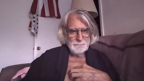 AlphaUniform online show from October 2025 05:33:02 PM