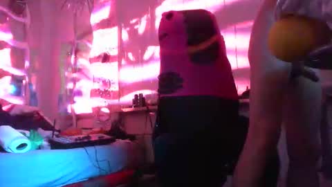 HoneyMelonGuy online show from December 2025 05:01:01 AM