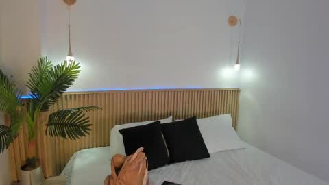 aly_leee online show from April 2026 01:11:01 PM